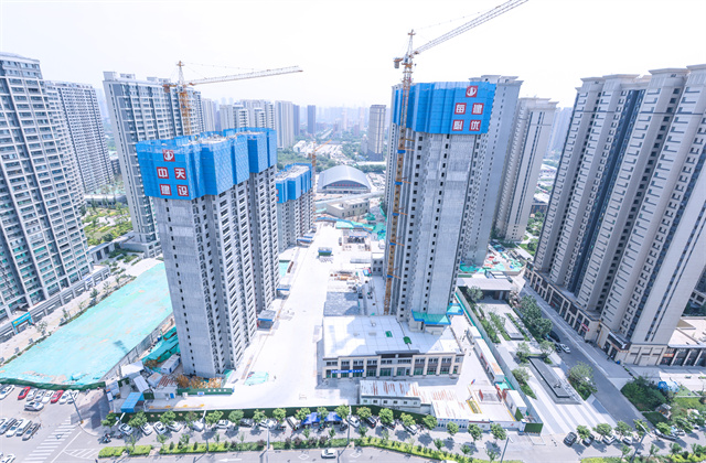 太原市萬柏林區(qū)住建領(lǐng)域“安全月”活動(dòng)暨房屋建筑工程現(xiàn)場(chǎng)觀摩會(huì)在中天北京集團(tuán)龍湖天鉅四五六七組團(tuán)項(xiàng)目召開